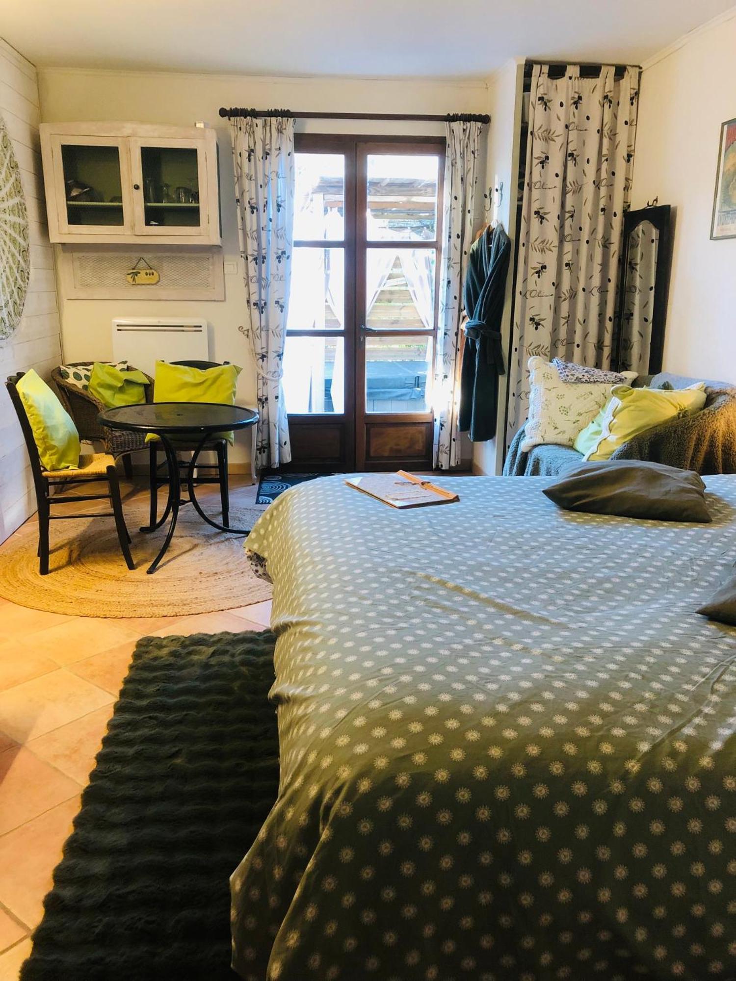 L'Oustaou B&B Piscine & Spa Besse-sur-Issole Екстериор снимка